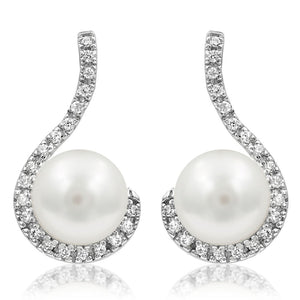 Pearl Stud Earrigns with Diamond Accent